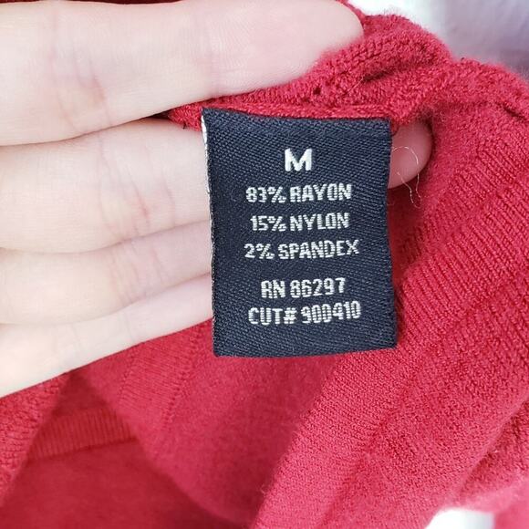 BCBGMaxAzria Knit Stretctchy Soft Pullover Sweater Perfect Holiday/Christmas Top - Picture 4 of 5